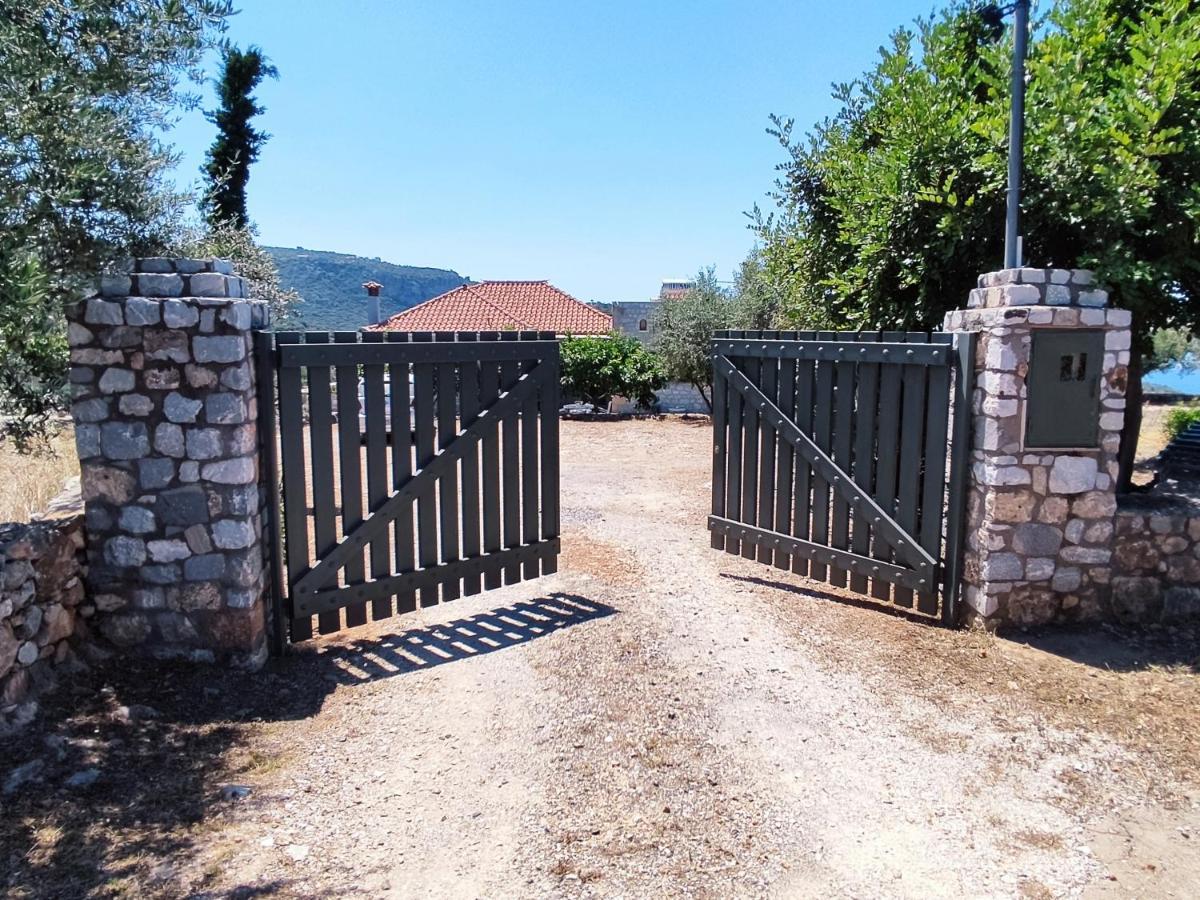 Athina'S Stone House In Kardamyli Villa Екстериор снимка